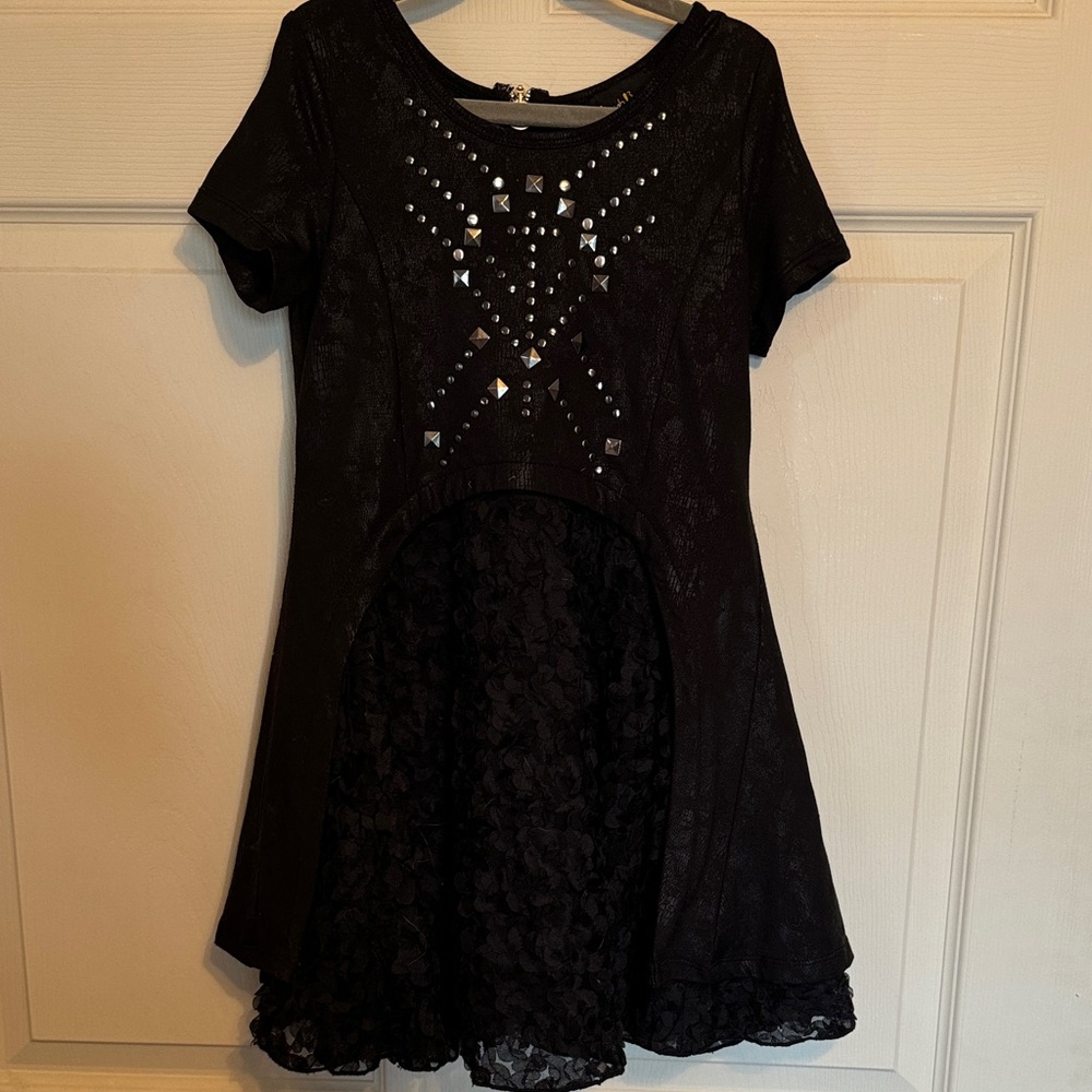 Hannah Banana Black Garment